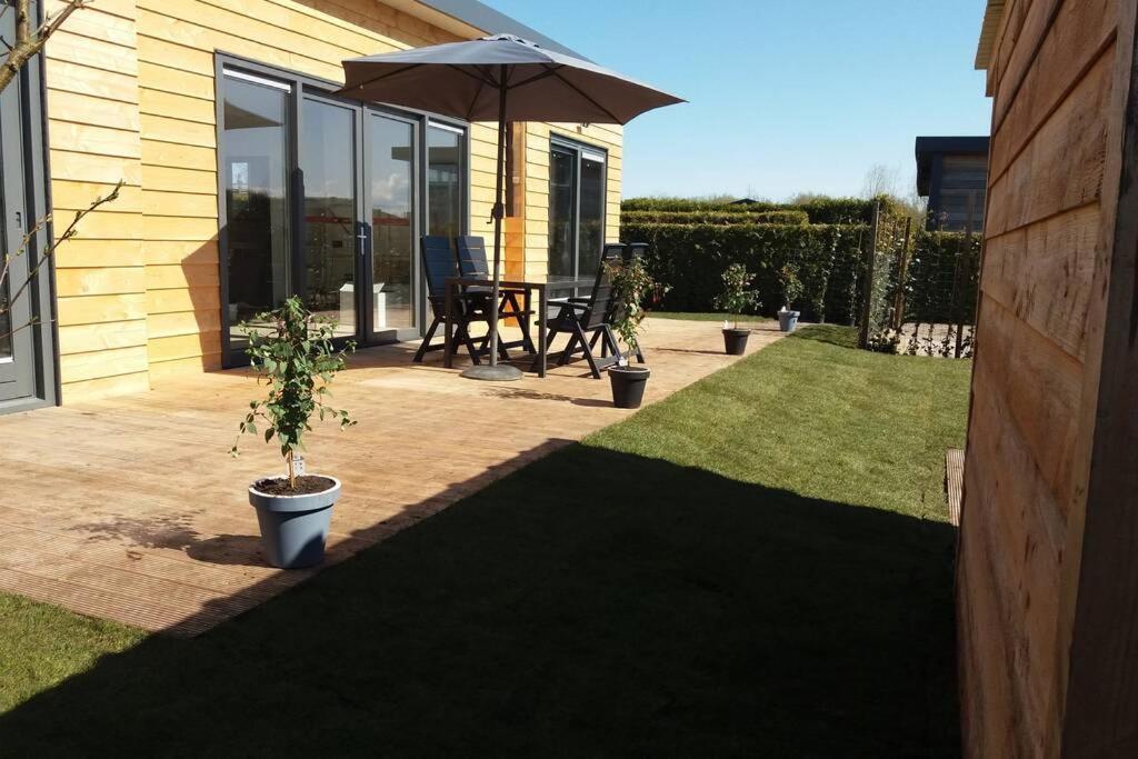 Luxe Vakantie Bungalow Met 3 Slaapkamers Dronrijp Exteriör bild